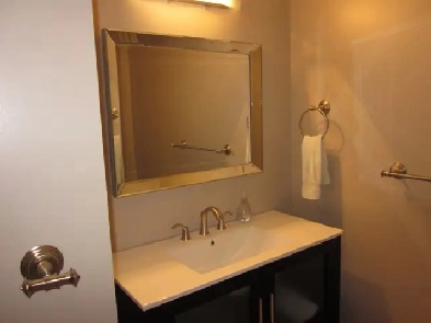 House room very close to University of Manitoba Image# 4