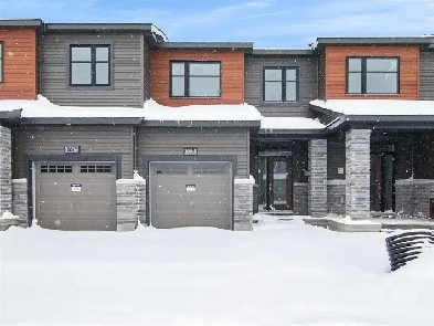 Modern 3-Bed Townhome for Rent in Quinn’s Pointe, Barrhaven Image# 3