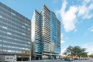 Spacious luxury 2-Bed 2-Bath Condo in Downtown/ByWard Market Image# 2