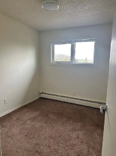 Looking for a female roommate in North West Calgary Image# 4