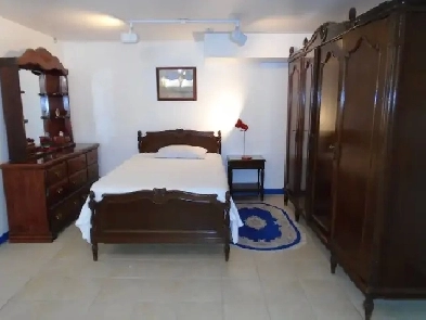 Large frnshd. room w/private sitting rm Image# 7