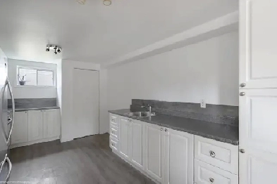 3 1/2 Rent - All appliances included Image# 9