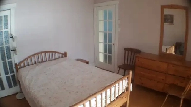 Chambre meublée non-fumeur/disp maintenant-650$-métro Angr./Monk Image# 2