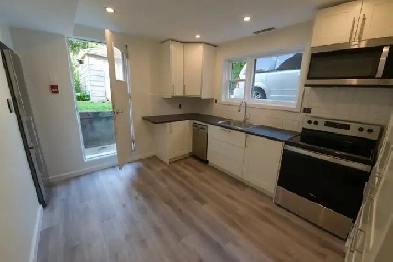 Spacious, Sunny, Quiet, 2 Bd Apartment in Bloor West Village Image# 5