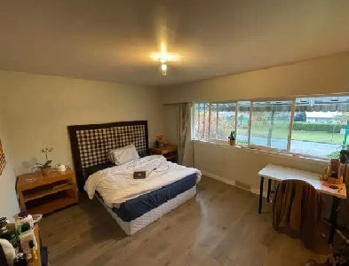 Furnished Room by Station - Oakridge Image# 2