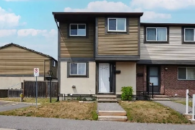 3 Bedroom END UNIT Townhouse Image# 3