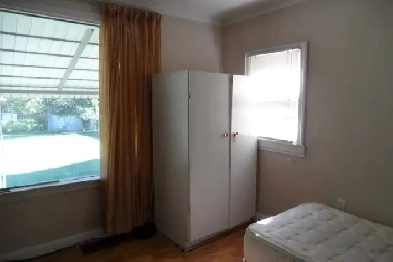 Room for rent. Downsview  Subway and shops. Image# 2