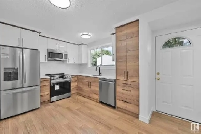 FULLY RENOVATED TOWNHOUSE - 416 HERMITAGE ROAD NW Image# 1