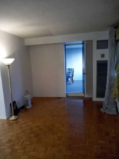 1000 sqft Condo $429,999 2 bdrm 1 bath Balcony  parking Image# 8
