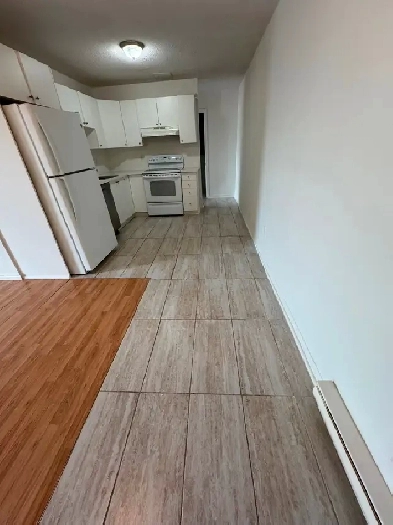 BEAU GRAND APPARTEMENT 4 1/2 À LOUER . Image# 1