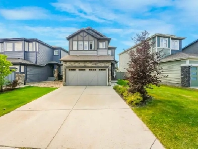 Amazing Rosenthal West YEG House! Dbl Attached Garage Large YARD Image# 8