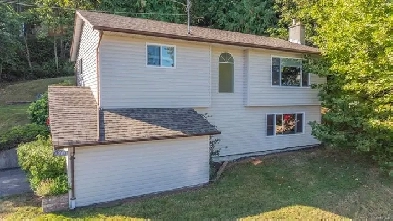 Meticulously Cared-For 4 Bedroom Home in Desirable Hammond Bay Image# 7