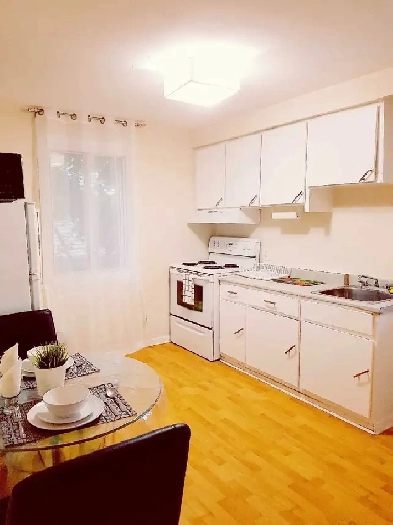 Chomedey  laval - MEUBLÉ de A à Z - TOUS COMPRIS !! Image# 1