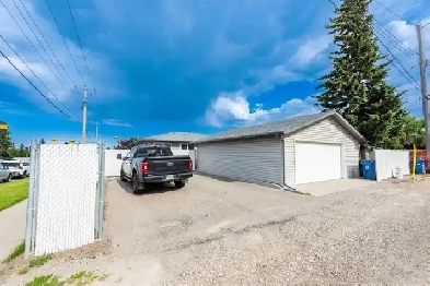 Double Garage28FT x 26FT Image# 1