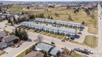 3 Bedroom 2 bathroom Park Place Townhome for Rent Image# 1