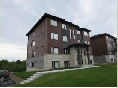 Grand logement 5 1/2 récent secteur Rock Forest Image# 1