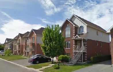 Superbe et grand condo de 2 c.à.c. Image# 1