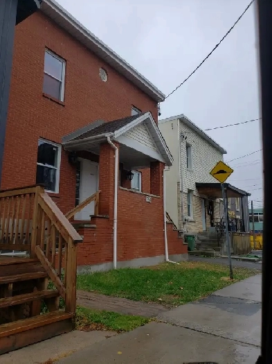 CENTERTOWN , 1 BEDROOM, AVAILABLE NOW  $1400 Image# 1