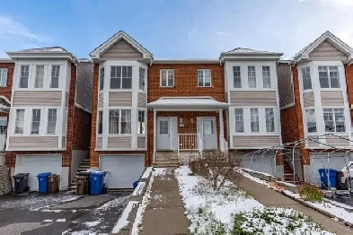 Lease takeover for large house in O sector of Brossard Image# 1