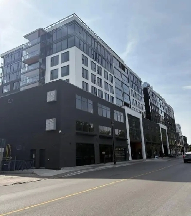 1   1 Bed 2 Bath. Dunlop St.  Barrie. Lease. Image# 1