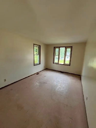 3 Bedroom 2 Bath Duplex - Spacious & Convenient at 133 Parsons Image# 3