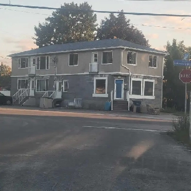 4 1/2 ou 3 1/2 à louer a laval,$1340 et $1260 Image# 1