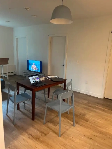 Private room in a shared unit, 2 full bathrooms, fully furnished Image# 7