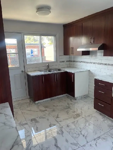 Grand 4/12 dans Ahuntsic disponible dès maintenant Image# 1