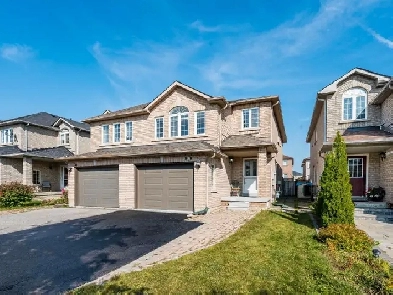 Welcome to this gorgeous 3-bedroom, 3-bath semi-detached home Image# 7