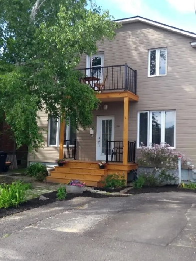 Chaleureux 5 et demi à louer dans le haut d'un duplex Image# 1