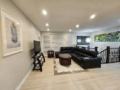 Upscale furnished room, queen bed, AC, Bayshore, male only Image# 1