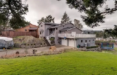 Lovely 4 bed 3 bath island home Image# 2