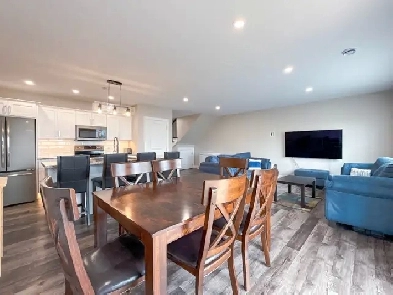 2Bed Den/3Bath Home in East Royalty - 13 Gilbert Dr Image# 2