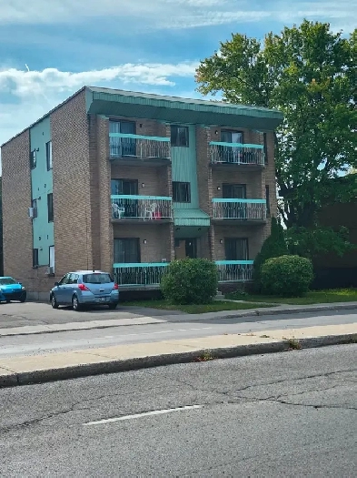 Ste-Thérèse, grand 3 1/2 à louer Image# 1