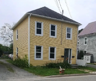 Beautiful 2-Bedroom Unit in Prime Downtown, Available Oct 1st Image# 7