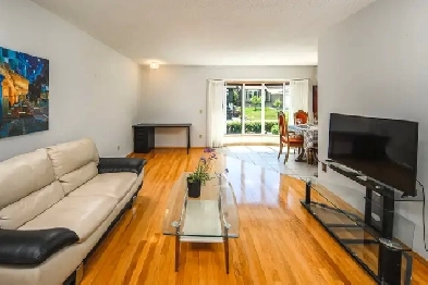 Close to Airport and Dn Town Spacious 3 bedroom Upstairs Suite Image# 10
