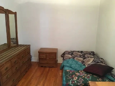 chambre disponible métro crémazie, long terme, lit double Image# 1