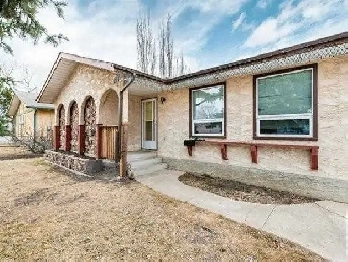 Spacious 4 BD, 2.5 Bath pet friendly house for rent in FORT SASK Image# 3