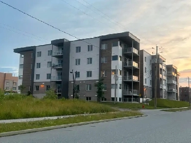 Spacieux 41/2 sur 1228 pi2 Image# 8