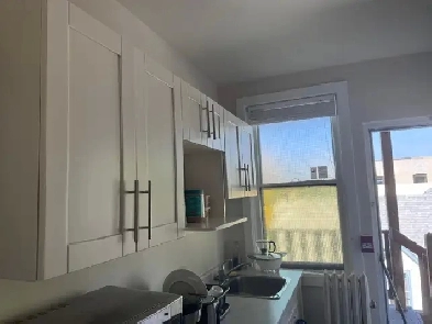 2 bedrooms with a separate kitchen and living room Image# 1