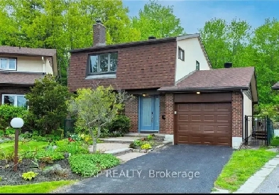 2 STOREY DETACHED HOME FOR SALE ! Image# 2
