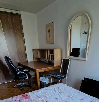 5 ½ à deux pas du métro Longueuil –  Emménagez le 1er Nov. Image# 1