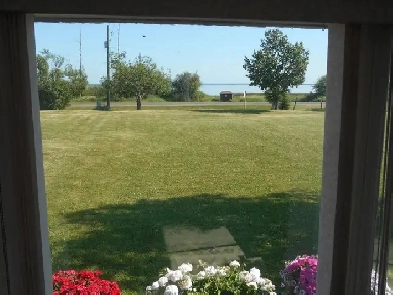 Lakefront home in Alberta Beach area, shared accomadation. Image# 1