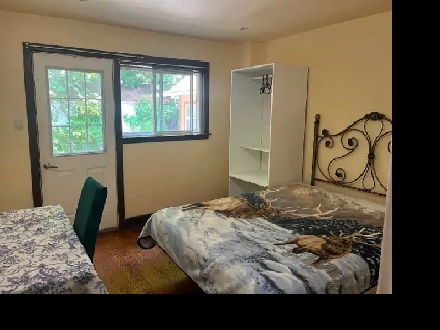 BRIGHT LARGE ROOM MAIN FL-50m TO PLAZA STEELES AND BATHURST Image# 1