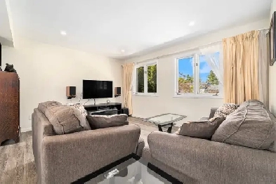 Over 20K in landscaping and upgrades! 3 Bed, 1 Bath in Perth Image# 5