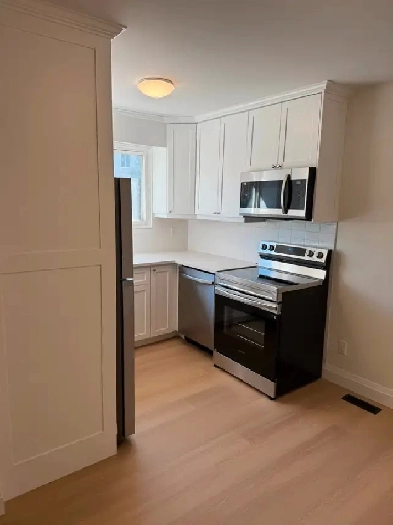 Newly Renovated 3  Bedroom Townhouse Image# 1