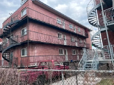 Metro Iberville: 2 1/2 disponible Octobre Image# 1