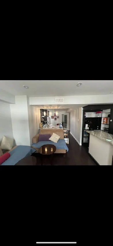 1 Private Room in DT Toronto. Main Floor Bedroom Image# 1