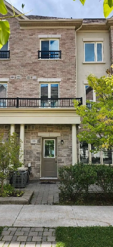 3-Bedroom 2.5 bath for rent - Finch & Bathurst Image# 1