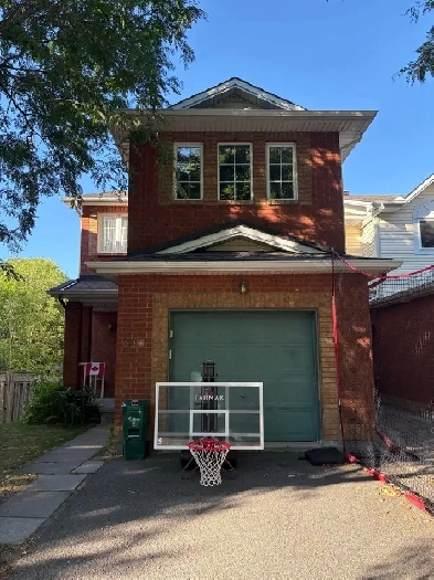 Bright End-Unit Townhouse for Rent in Kanata North Business Park Image# 1